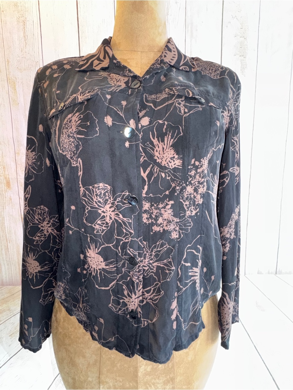 Chico's Black and Blush Floral Button-Down Shirt 100% silk Sz 1 or M/8